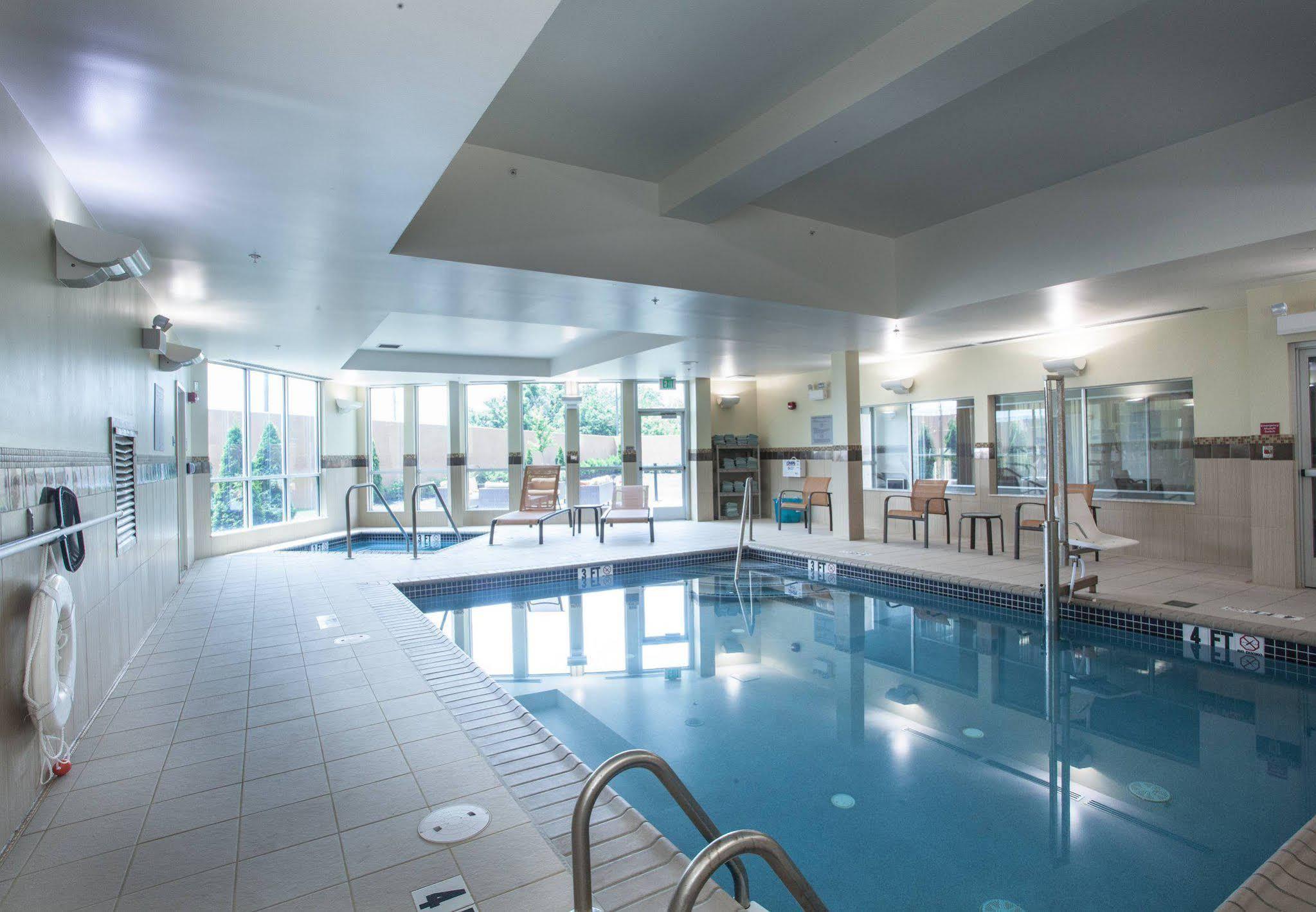 מלון Courtyard By Marriott יורק מראה חיצוני תמונה