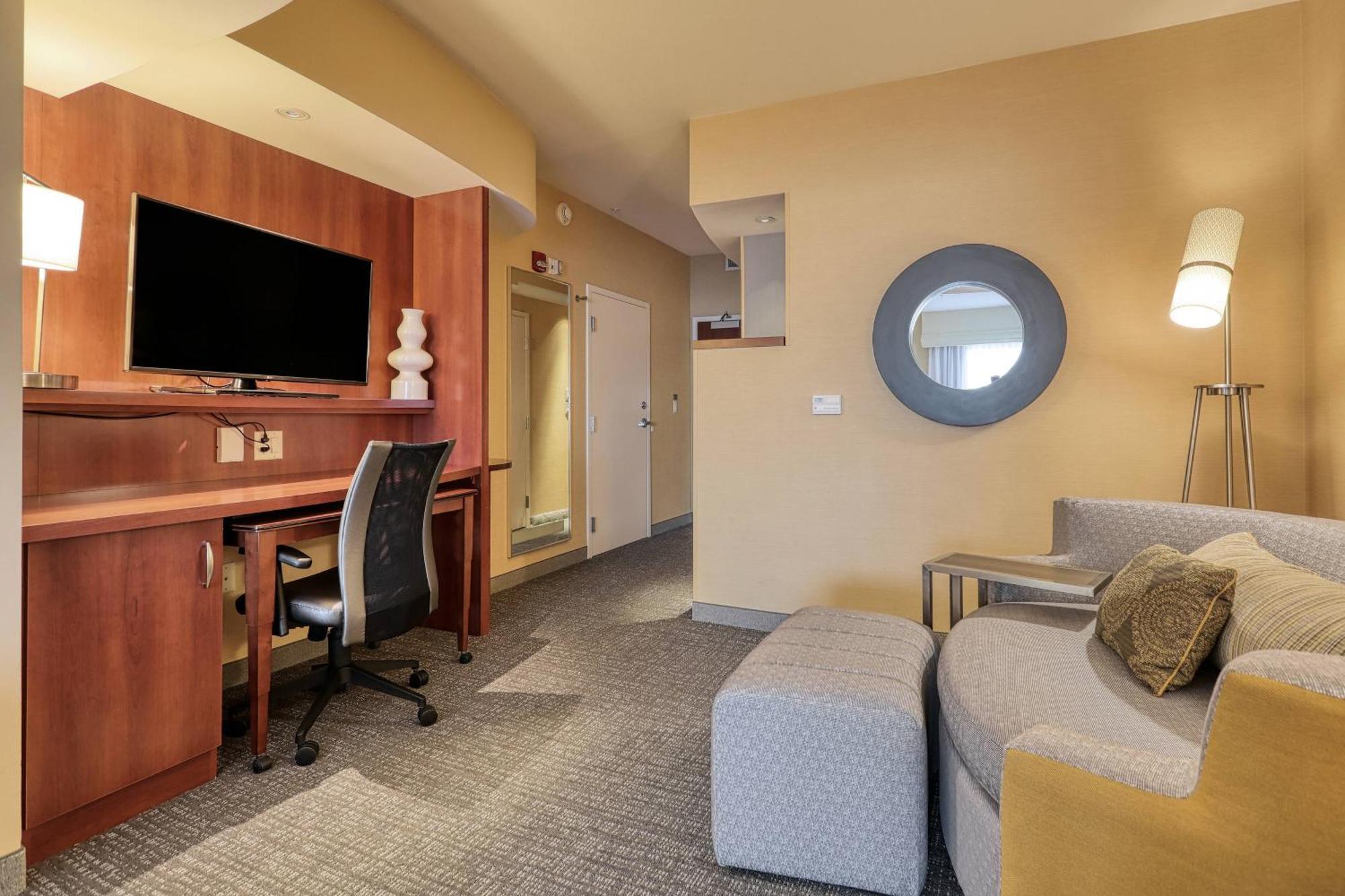 מלון Courtyard By Marriott יורק מראה חיצוני תמונה